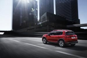 Peugeot 2008 2016 außen dynamisch hinten