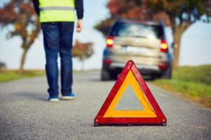Sicherer unterwegs im Straßenverkehr Abbildung 4 Problems on the road Warndreieck unfall panne Sicherer unterwegs im Straßenverkehr Abbildung 4 Problems on the road Warndreieck unfall panne