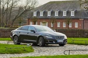 Jaguar XJ 2016 außen dynamisch vorne