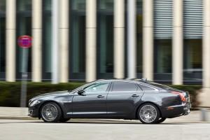 Jaguar XJ 2016 seite dynamisch außen