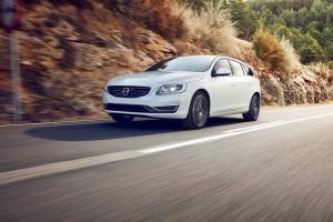 Volvo_V60_Linje_Svart_2016_außen_vorne_dynamisch