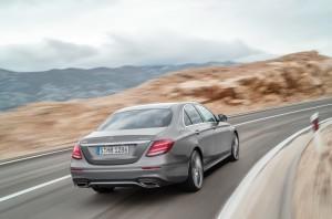 mercedes-e-klasse-2016-außen-hinten-dynamisch