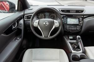 nissan-qashqai-2016-vorne-cockpit