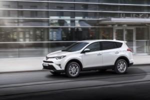 toyota-rav4-2016-außen-seite-dynamisch