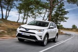 toyota-rav4-2016-außen-vorne-dynamisch