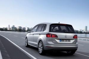 vw-golf-sportsvan-2016-außen-dynamisch-hinten