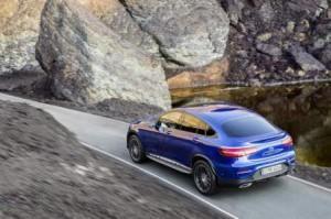 mercedes_benz_glc_coupe_2016_außen_hinten_dynamisch