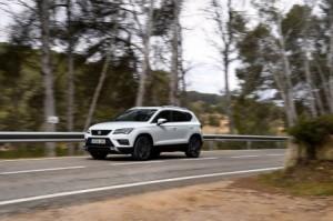 seat-ateca-2016-ausen-vorne-dynamisch-weis