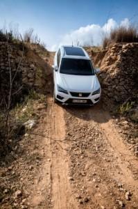 seat-ateca-2016-vorne-ausen-dynamisch-abhang