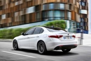 Alfa-Romeo_Giulia_2016_ausen_hinten_dynamisch