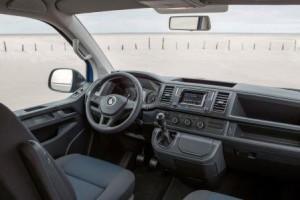 VW_Multivan_Freestyle_2016_innen_cockpit