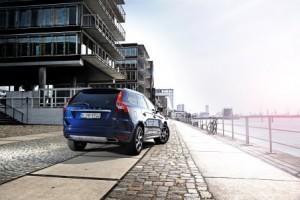 Volvo_XC60_Ocean_Race_Edition_2016_ausen_hinten_statisch