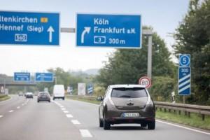 nissan_leaf_2016_ausen_hinten_dynamisch_autobahn