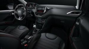 PEUGEOT_2008_2016_gt_line_innen_cockpit