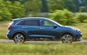 kia niro_2016_ausen_seite_dynamisch