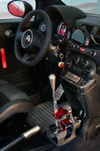 Abarth_695-biposto_2016_innen_cockpit