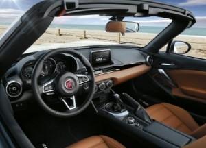 Fiat_124_Spider_2016_innen_cockpit