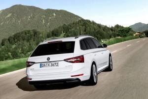 skoda_superb_combi_2016_ausen_hinten_dynamisch