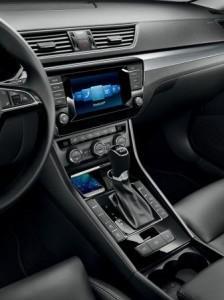 skoda_superb_combi_2016_innen_cockpit_mittelkonsole