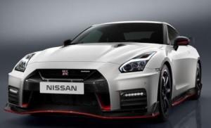 Nissan_GT_R_Nismo_2017_ausen_vorne_statisch