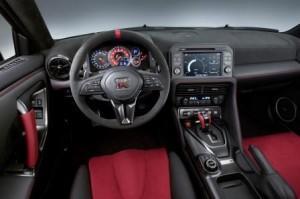 Nissan_GT_R_Nismo_2017_innen_cockpit