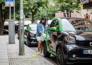 smart_electric_drive_2016_laden_ausen