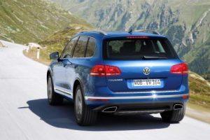 vw_touareg_2016_ausen_hinten_dynamisch