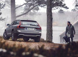 volvo-v90-corss-country-2017-ausen-hinten-wald