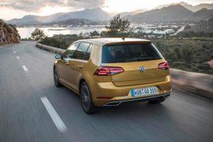 vw-golf-2017-ausen-hinten-dynamisch