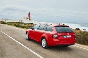 skoda-octavia-combi-2017-ausen-hinten-dynamisch