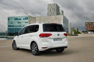 vw-touran-sound-2017-asuen-hinten-schraeg