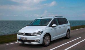 vw-touran-sound-2017-ausen-vorne-schraeg-dynamisch