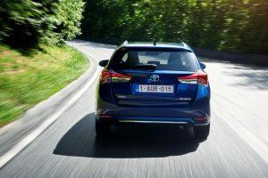 toyota-auris-touring-sports-2017-ausen-hinten-dynamisch