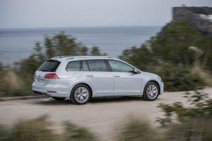 vw-golf-variant-2017-ausen-seite