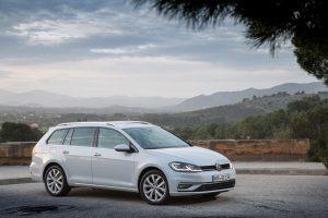 vw-golf-variant-2017-ausen-seite-schraeg