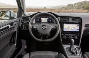 vw-golf-variant-2017-innen-cockpit