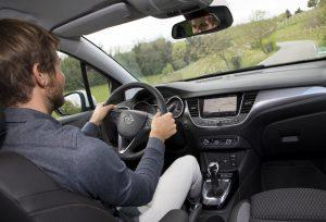 Opel-Crossland-X-2017-innen-cockpit