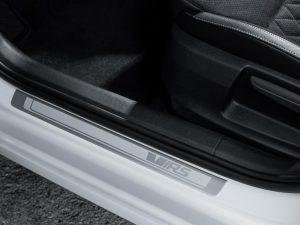skoda-octavia-rs-combi-2017-innen-einstiegsleisten