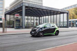 smart-forfour-electric-2017-ausen-seite-dynamisch