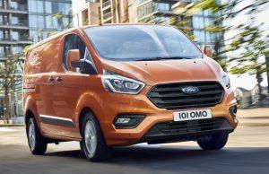 ford-transit-custom-2017-ausen-vorne-dynamisch