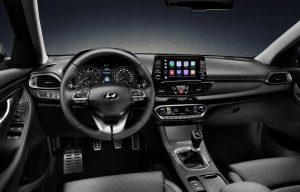 hyundai-i30-fastback-2017-innen-cockpit