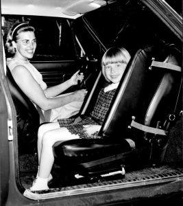 volvo-1967-drehbarer-Beifahrersitz-kindersitz - Kopie