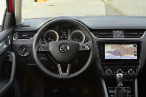 skoda-octavia-combi-g-tec-2017-innen-cockpit