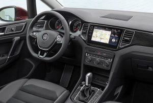 vw-golf-sportsvan-2017-innen-cockpit