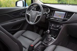 Opel-Mokka-x-2017-innen-cockpit