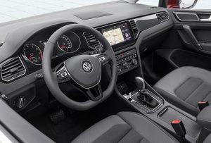 vw-golf-sportsvan-2018-innen-cockpit