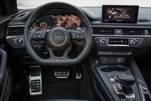 audi-rs4-avant-2018-cockpit