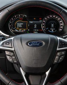 ford-edge-2018-innen-cockpit-lenkrad-tacho