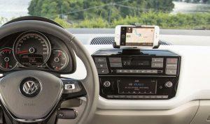 vw-up-join-2018-innen-navi-smartphone