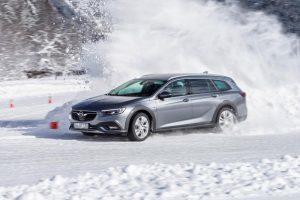 opel-insignia-country-tourer-2018-ausen-schnee-driften